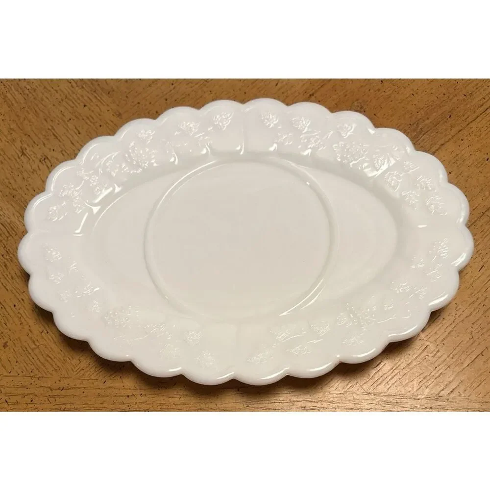 VINTAGE WESTMORELAND WHITE MILK GLASS PANELED GRAPE SAUCER/PLATTER